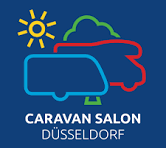 Logo der Caravan Salon Düsseldorf: stilisierter Wohnwagen blau umrandet, roter Umriss eines Autos, grüne Bäume, gelbe Sonne, blauer Hintergrund. "CARAVAN SALON DÜSSELDORF" unterhalb.